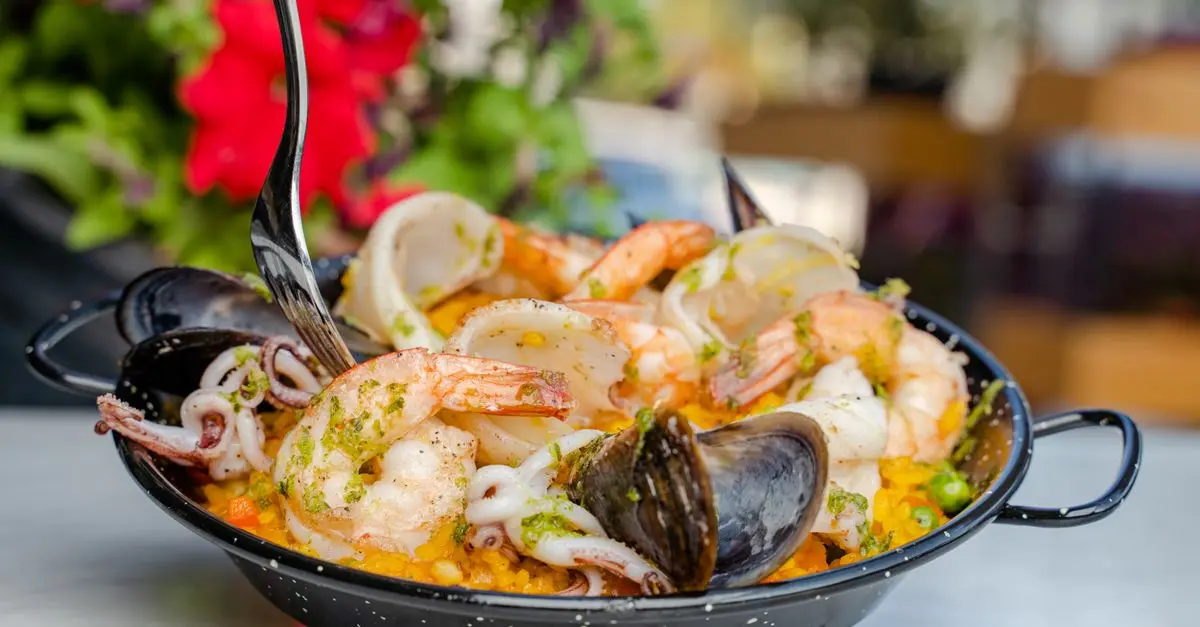 Cómo Hacer la Mejor Paella Valenciana: Receta y Secretos