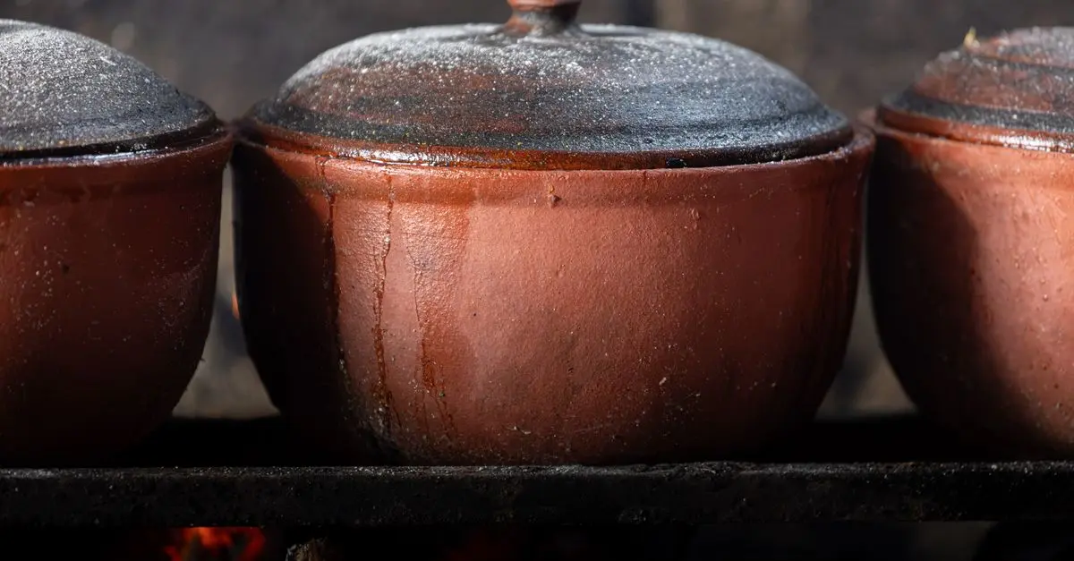 Cazuelas de Barro: Tradición en Cocinas Españolas