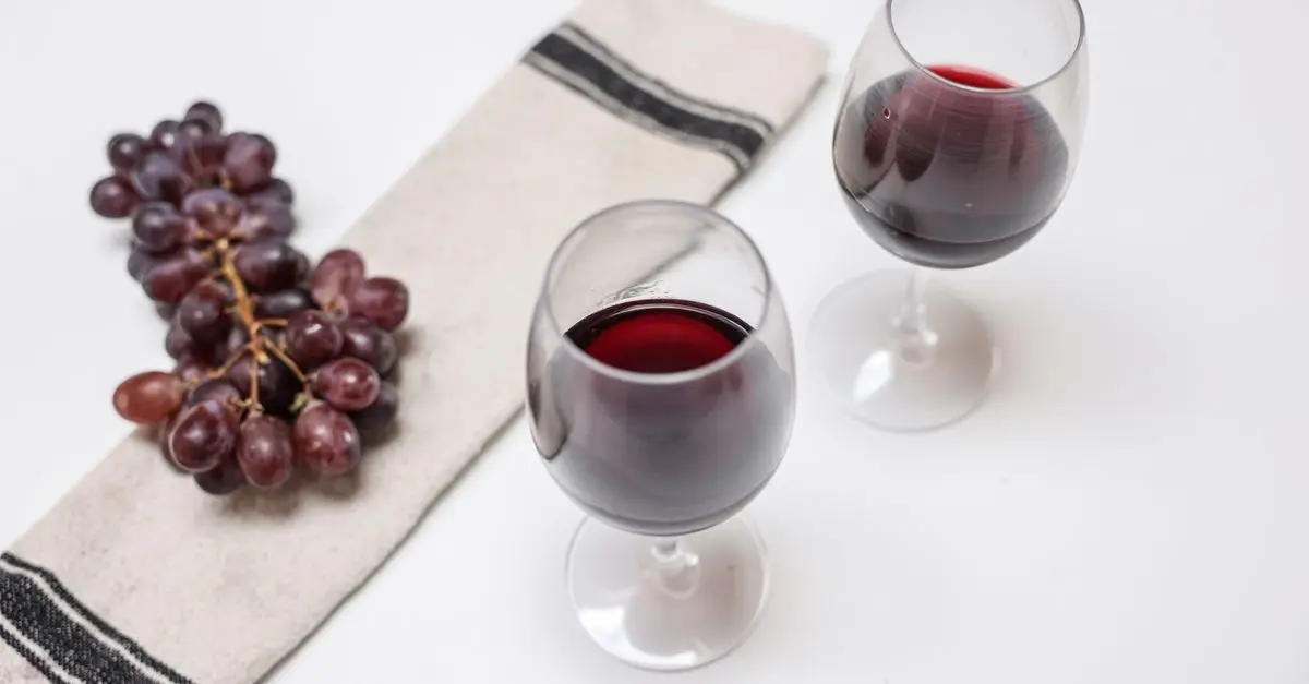 Las Diferencias entre Vino Tinto y Blanco: Guía Completa