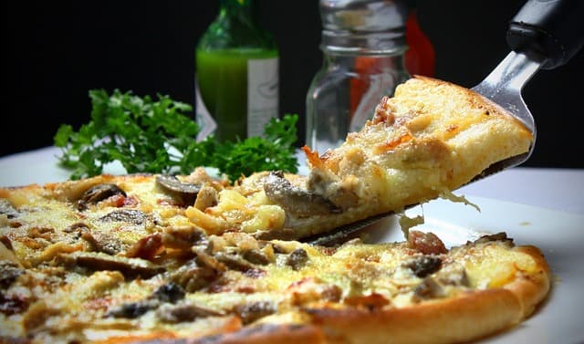 Cómo Preparar una Auténtica Pizza Española: Receta y Consejos